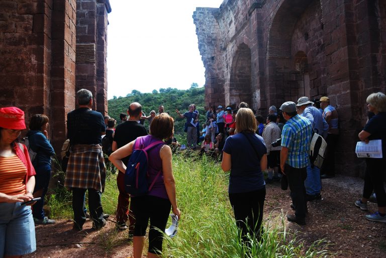 Una visita guiada a Sant Genís posa punt i final al cicle d’activitats del CEM centrat en el monestir