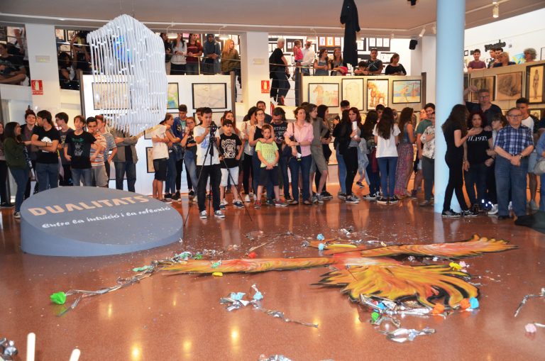 El Batxillerat Artístic del Pompeu Fabra inaugura ‘Dualitats’, l’exposició dels treballs del curs