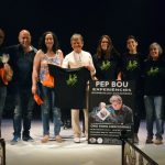 Pep Bou rep la samarreta de l'ONG Mans Mercedàries