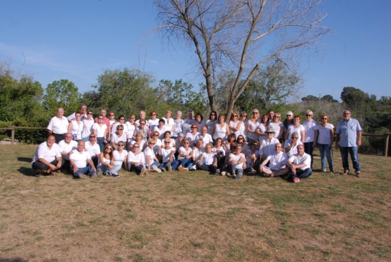 Germanor i somriures en la trobada anual d’exalumnes del Correa-Weglison al Parc de Can Cases