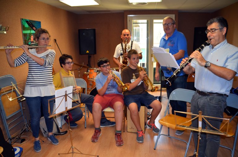 La Marxin Band, els ritmes alegres que agermanen alumnes de totes les edats a l’Escola de Música