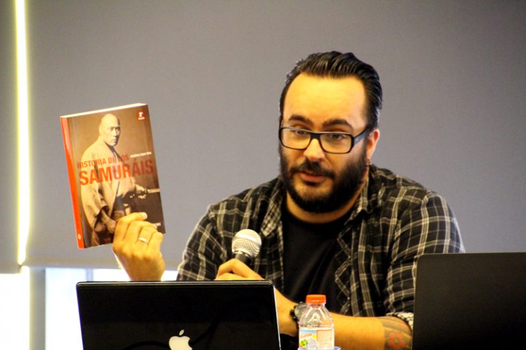 López-Vera: “Els samurais van ser guerrers pragmàtics que van viure èpoques pacífiques, però que també van massacrar pobles”