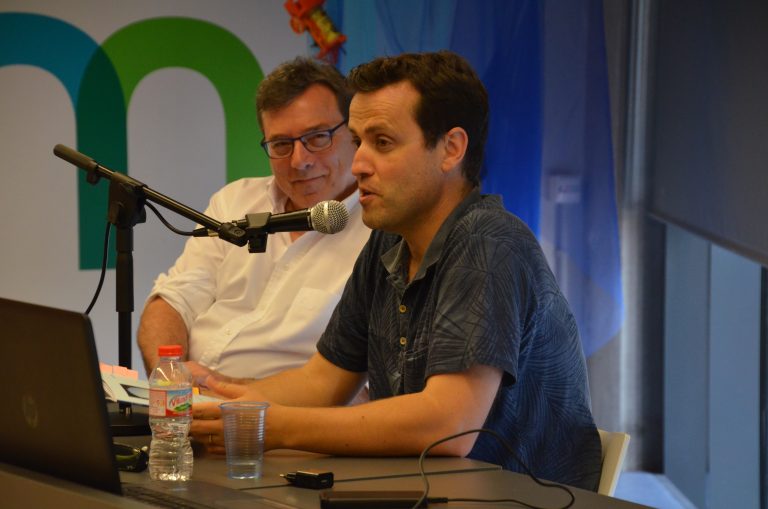 González Castro presenta a la Biblioteca ‘Epigrames de Telobis’, el seu vintè llibre