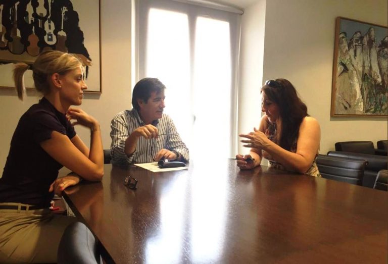 El CET Can Cases seguirà fent-se càrrec de la jardineria de l’EOI i l’Institut Joan Oró