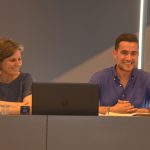 La periodista Mònica Pagès i el comissari Any Palet, Aleix Palau