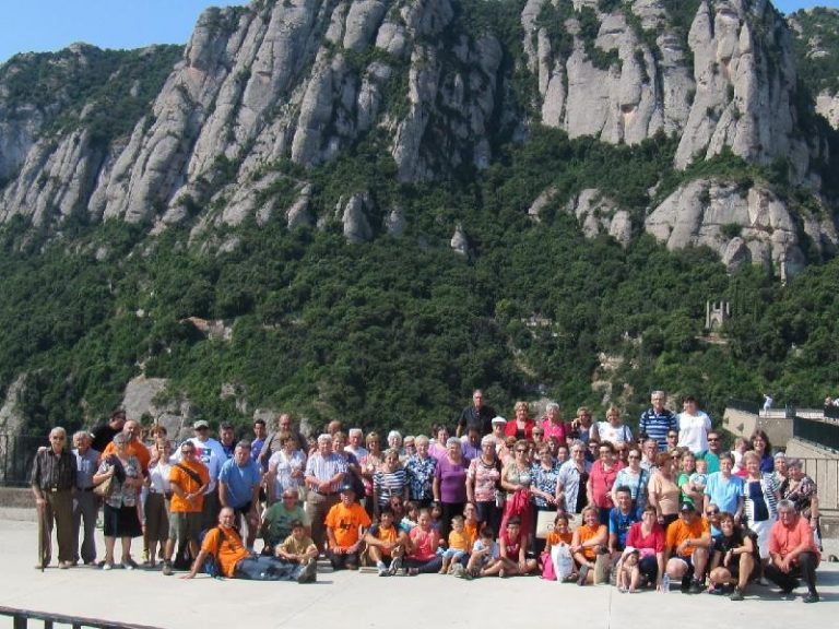 Can Carreras enceta diumenge les festes del barri amb la 18a pujada a Montserrat