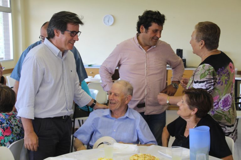 Berenar i lliurament de diplomes per cloure els tallers de l’Associació de Malalts d’Alzheimer