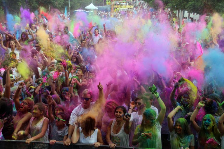 Martorell s’omple de color, d’alegria i de gent a tots els escenaris del dia central de Festa Major