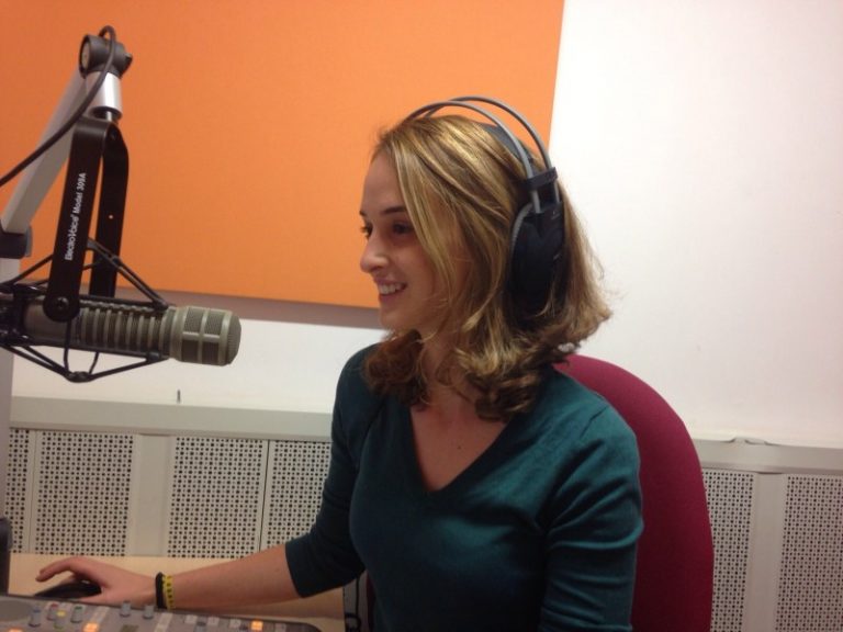 Cristina Solias, periodista martorellenca de RAC1, padrina del 8è Torneig de Futbol Sala Inclusiu