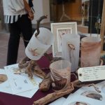 Festa del Roser 2017. Demostració de pintura amb vi a càrrec de Marta Arañó.