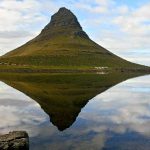 'Kirkjufell mountain reflex' (Rosa Farreras). 2n premi 26è Concurs de Fotografia de Muntanya de l'AEM