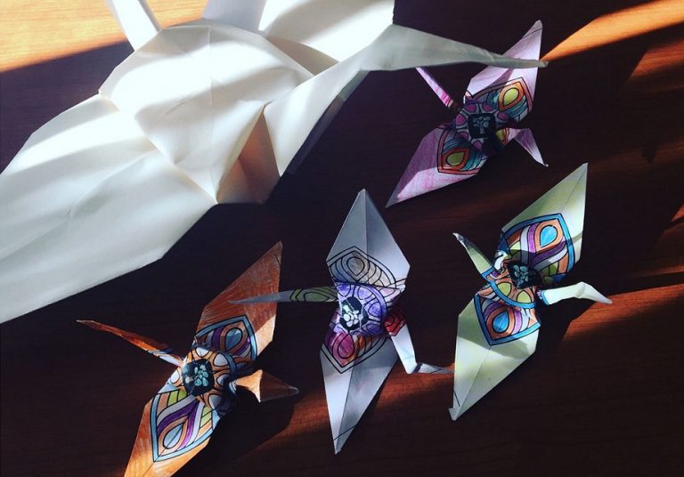 La Farmàcia De Dios se suma a la campanya solidària ‘Un origami, un euro’
