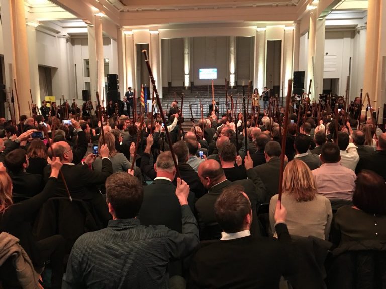 L’alcalde Xavier Fonollosa mostra a Brussel·les el seu suport al Govern de Catalunya