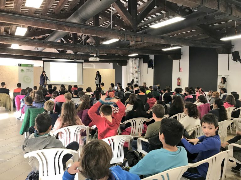 Els alumnes participants al CUEME enceten el programa i coneixen el funcionament de les cooperatives