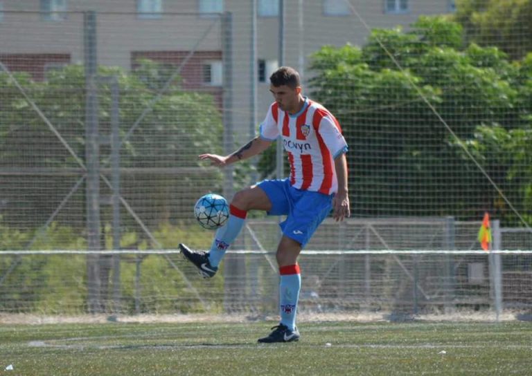 El primer equip del CF Martorell s’emporta el derbi a Abrera i encadena tres mesos sense perdre