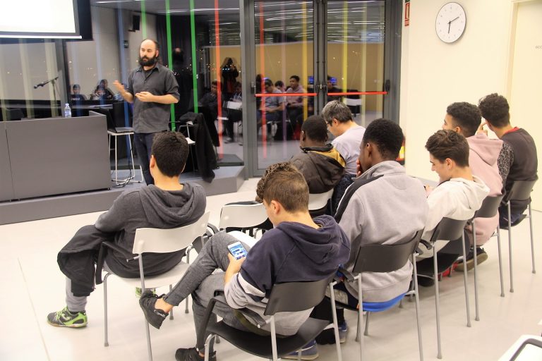 L’educador digital Sergi Llorca ensenya a consolidar una actitud ‘online’ més responsable