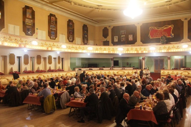 Unes 140 persones s’apleguen a El Progrés per celebrar la castanyada de l’Esplai d’Avis de la Vila