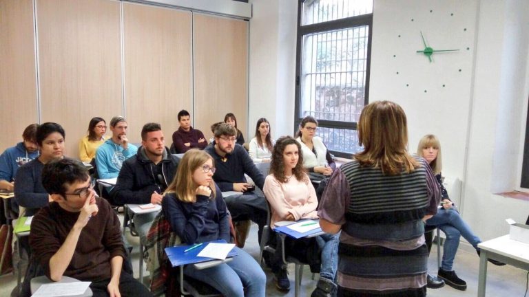 Cinc joves inicien un contracte en pràctiques a l’Ajuntament dins del programa de Garantia Juvenil
