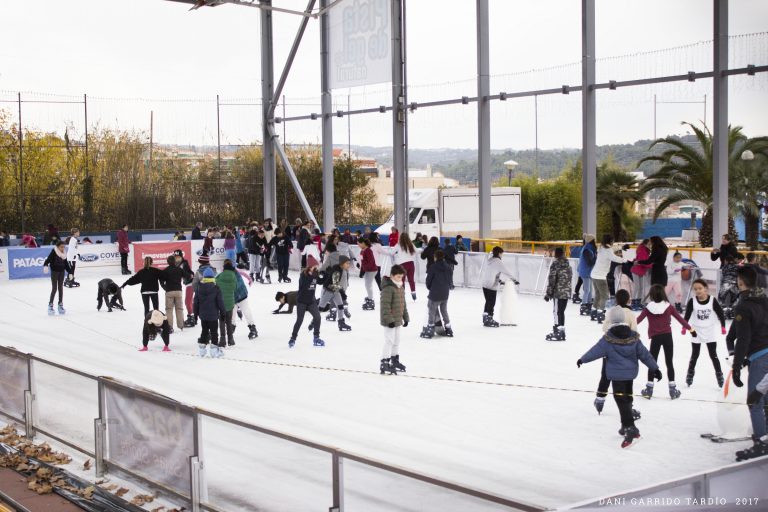 La pista de gel registra prop de 700 patinadors el primer cap de setmana