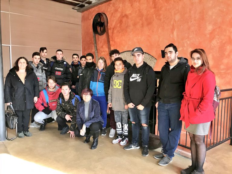 Els alumnes del PFI-PTT fomenten la seva creativitat en un taller al Molí Empresa