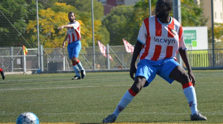 El CF Martorell goleja l’Olesa en el derbi i se’n va de vacances com a líder en solitari