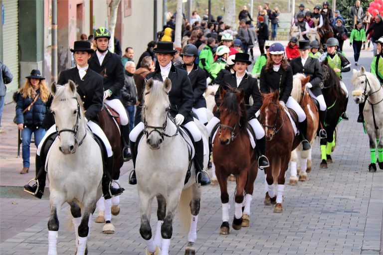 El sol surt de bon matí i fa viable la passejada dels Tres Tombs