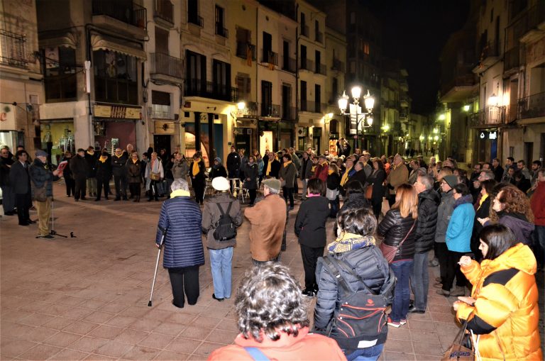 Tres minuts de silenci per denunciar els tres mesos d’empresonament dels Jordis