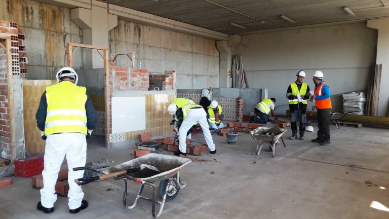 Acord pioner entre Promoció Econòmica i la Fundación Laboral per a la formació de treballadors de la construcció