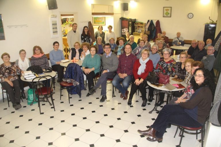L’Esplai La Vila reconeix a les participants del curs ‘Mou la ment’, pòrtic d’un nou Gent Gran i Salut