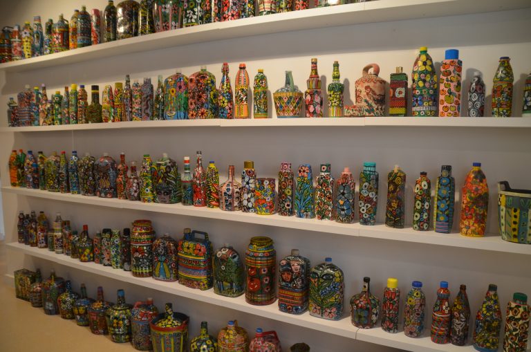 L’exposició ‘Neus Sala: El Museu Íntim’ ha descobert l’obra de l’artista martorellenca basada en el col·leccionisme