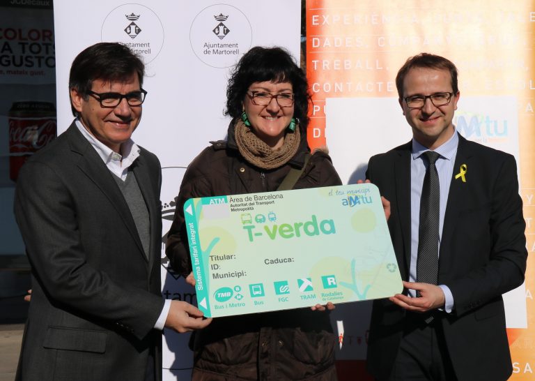 La veïna de Martorell Mònica López rep la primera T-Verda del Baix Llobregat Nord