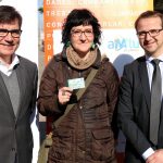 L'alcalde Xavier Fonollosa, la martorellenca Mònica López, i el director general de l’AMTU, Joan Prat
