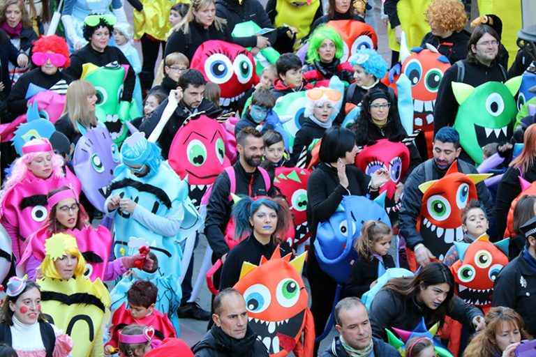Martorell ja respira Carnaval, la gran festa del color i la disbauxa