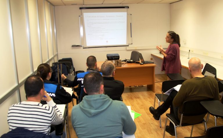 Una vintena d’agents de la Policia Local reben formació sobre drets bàsics de consum