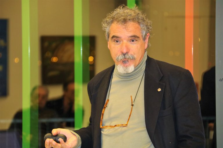 El doctor Jordi Casabona revisa el paper de la poesia en el procés de curació