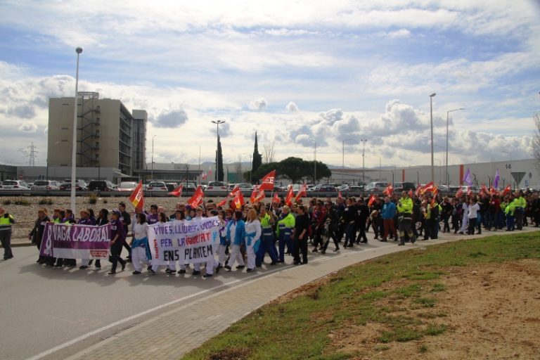 CCOO es manifesta a les portes de SEAT per combatre les desigualtats laborals entre homes i dones