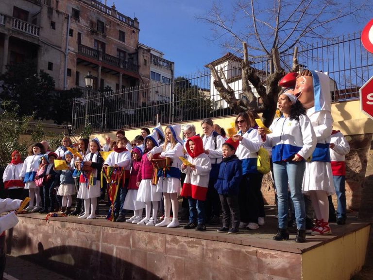 Tres generacions porten els cants de Pasqua a carrers i places de Martorell