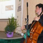 El professor de l'Escola Municipal de Música Julià Borràs ha amenitzat l'acte