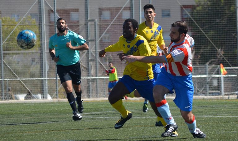 El primer equip del CF Martorell recupera la primera plaça i depèn de sí mateix per pujar a Segona
