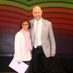 43è Premi Vila de Martorell. El regidor Sergi Corral i la premiada Maria Isabel Gil
