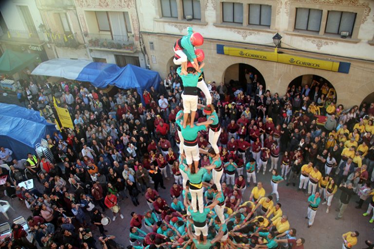 Quatre colles castelleres fan pinya per la inclusió i omplen d’emotivitat la Fira