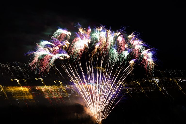 La Fira de Primavera s’acomiada amb uns focs a ritme dels cracs de la música