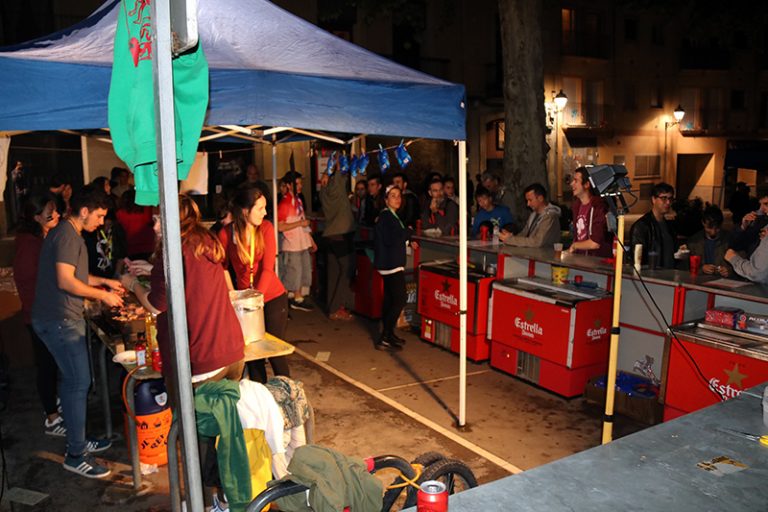El Cau celebra la seva festa malgrat la pluja, que altera algunes activitats