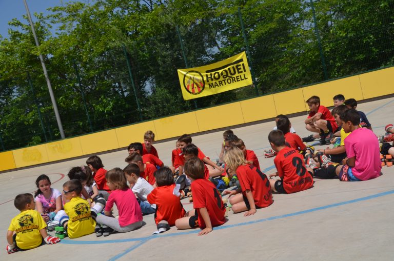 Prop de 50 infants prenen part a la 4a Festa del Patí que s’ha celebrat a l’Escola Els Convents