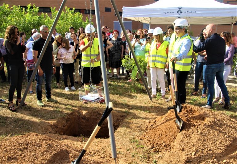 Col·loquen la primera pedra de la Residència de l’Arc de Sant Martí, en el 10è aniversari del Centre Diürn
