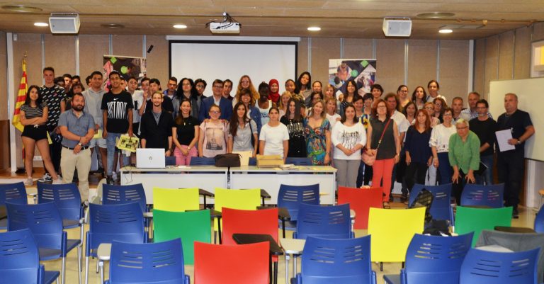 El programa ‘Anem per feina’ combina classes i pràctiques laborals com a estímul per acabar l’ESO