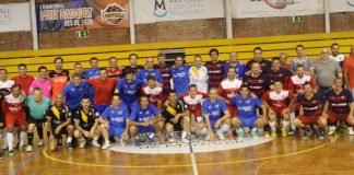Una cinquantena de jugadors fa reviure el millor futsal estatal al primer torneig de llegendes Torneig llegendes futbol sala