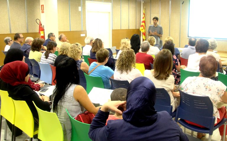 El Punt Òmnia programa activitats per apropar les noves tecnologies a la població