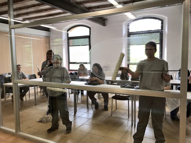 Vint alumnes del Molí Fariner fan pràctiques a empreses locals pel Certificat de Professionalitat