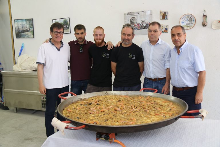 Sant Joan omple de festa i música els carrers de Can Bros